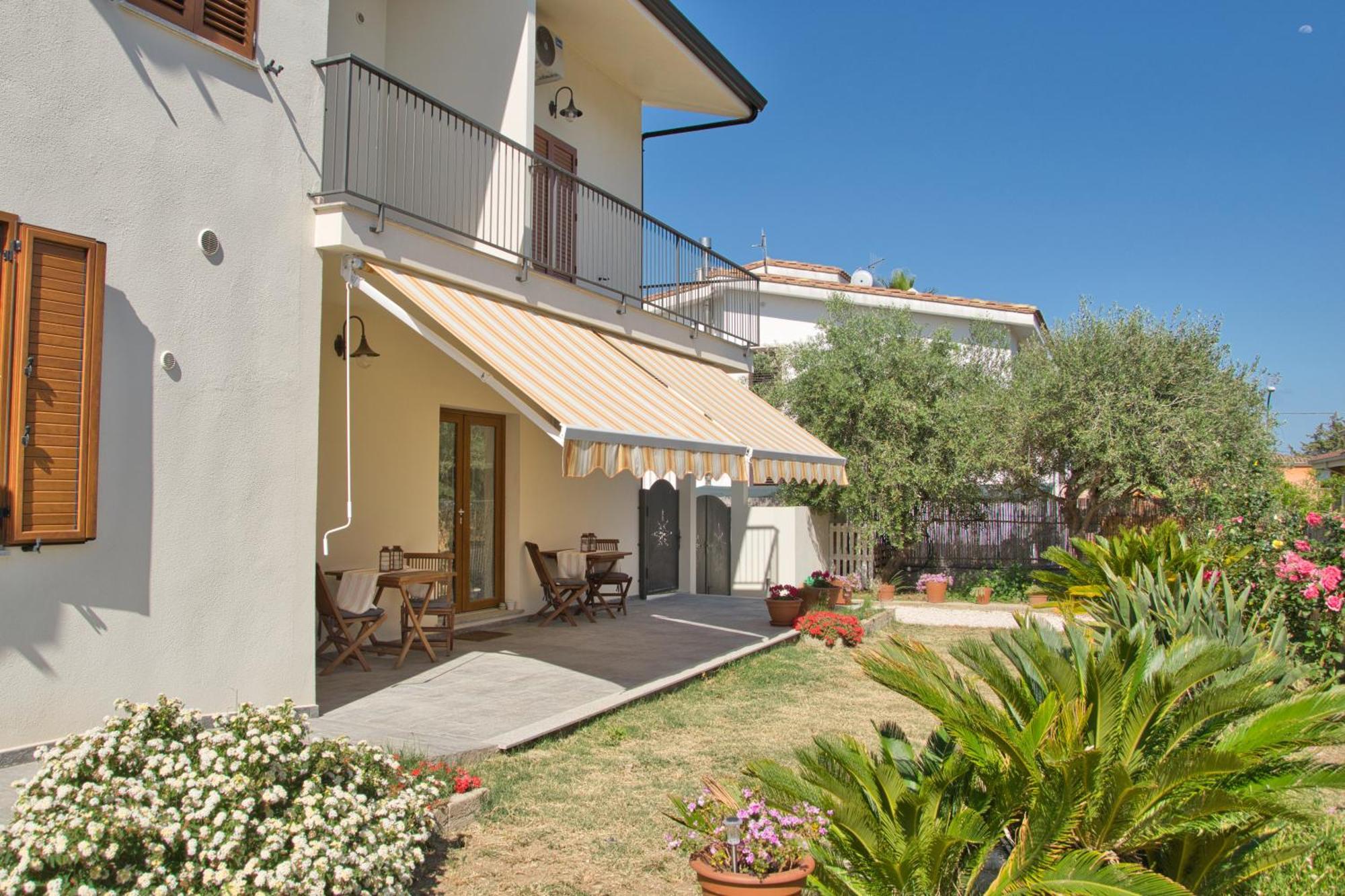 Dommu Livia Hotel Lotzorai Quarto foto